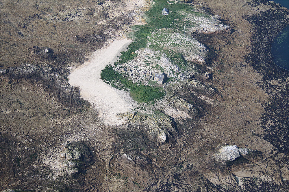 Les Ecrehous by Tony Paintin